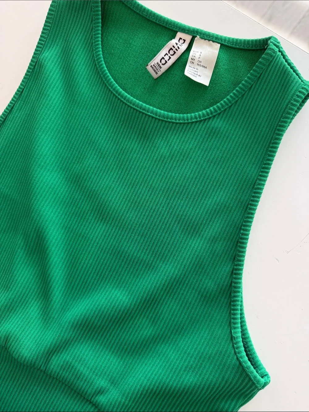 Divided Green Ribbed Cropped Tank Top - Picture 2 of 4